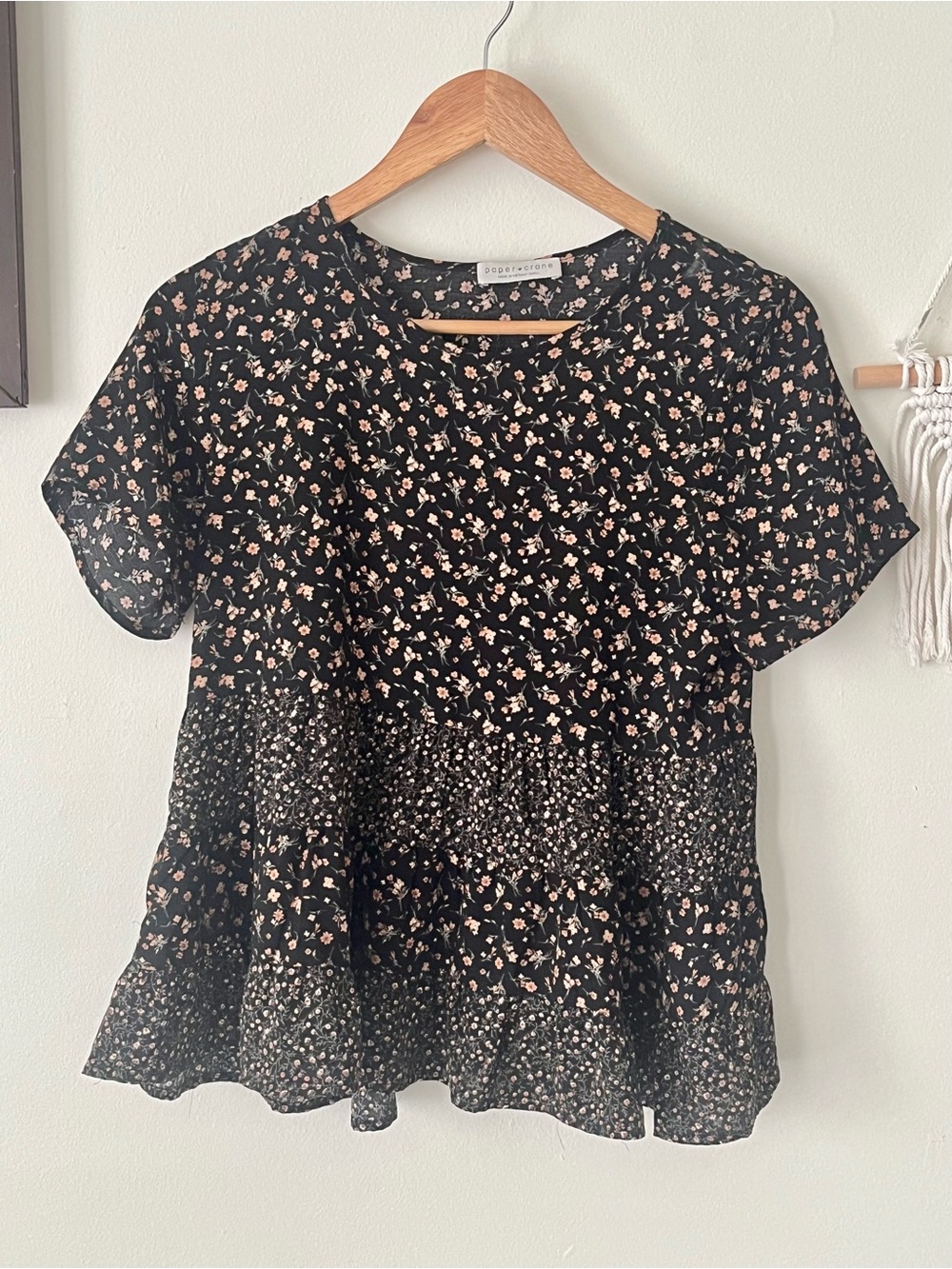 Pepper Crane Black Floral Short Sleeve Top- Size Small PTP 18 inch